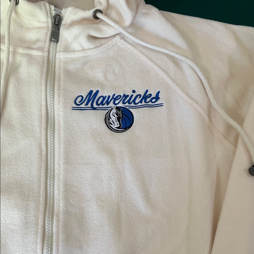 Woman’s Dallas Mavericks White Hooded Fleece Jacket - Picture 2 of 4
